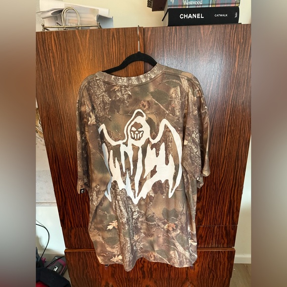 Camouflage Warren lotas Graphic T-Shirt - Picture 1 of 3